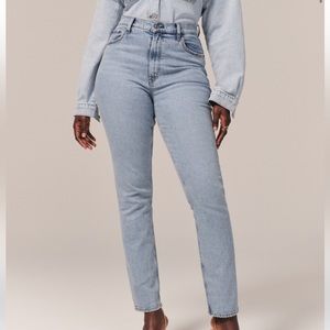 Abercrombie Ultra High Rise Slim Straight Jean Curve Love in Light